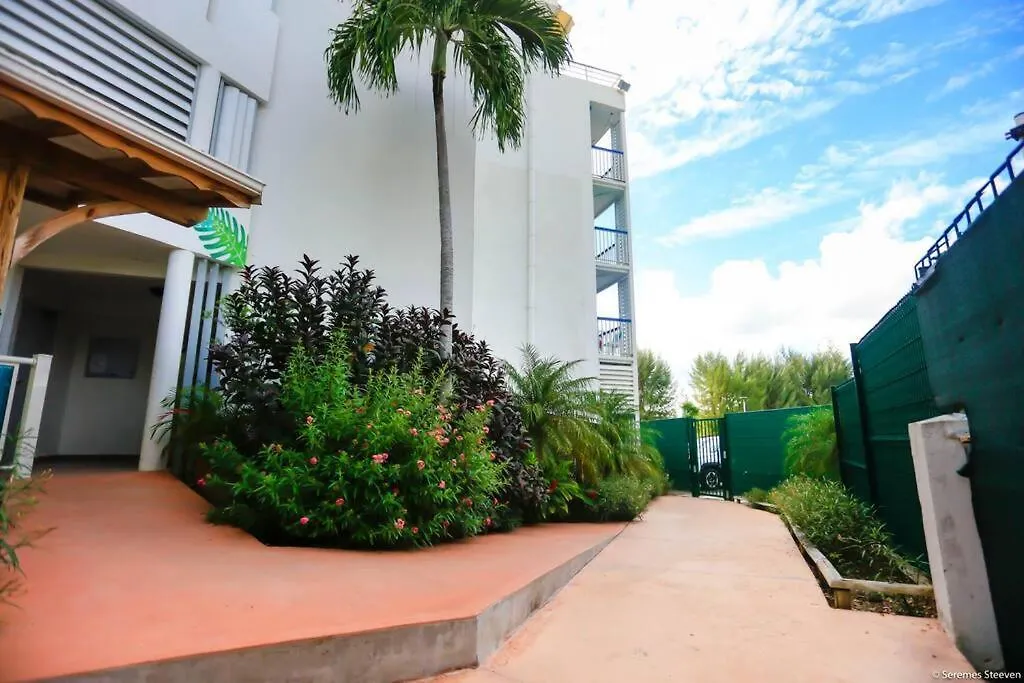 Apartment Studio Mer A Vue Avec Citerne D'Eau Le Gosier  Guadeloupe
